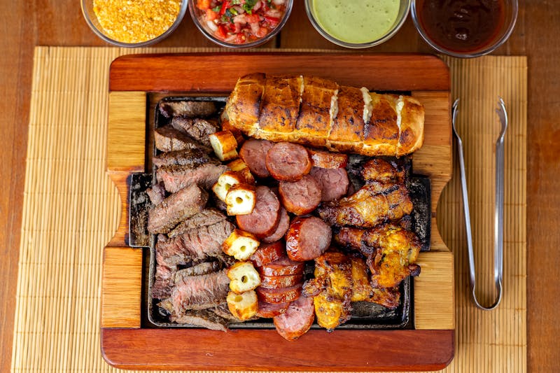 4 rivers two meat combo plate with sides
